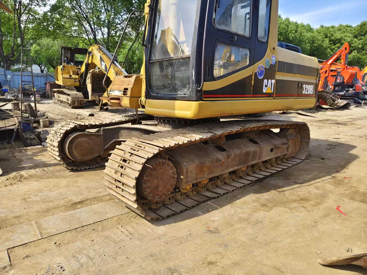 CATERPILLAR 320BL - Pelle sur chenille: photos 4 CATERPILLAR 320BL - Pelle sur chenille: photos 4