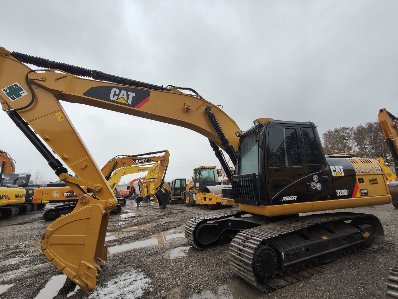 CATERPILLAR 320D2 - Pelle sur chenille: photos 4 CATERPILLAR 320D2 - Pelle sur chenille: photos 4