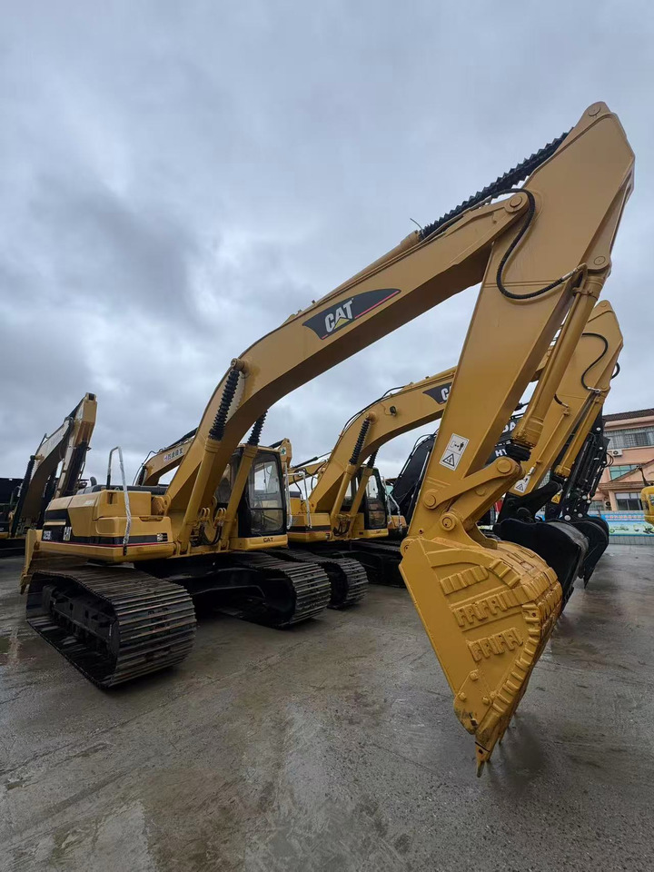 CATERPILLAR 325B - Pelle sur chenille: photos 4 CATERPILLAR 325B - Pelle sur chenille: photos 4