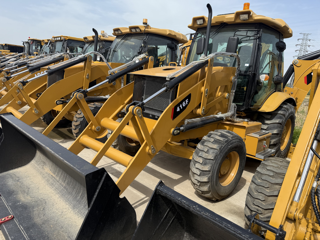 CATERPILLAR 416F - Tractopelle: photos 3 CATERPILLAR 416F - Tractopelle: photos 3