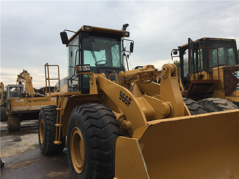 CATERPILLAR 966F - Chargeuse sur pneus: photos 3 CATERPILLAR 966F - Chargeuse sur pneus: photos 3