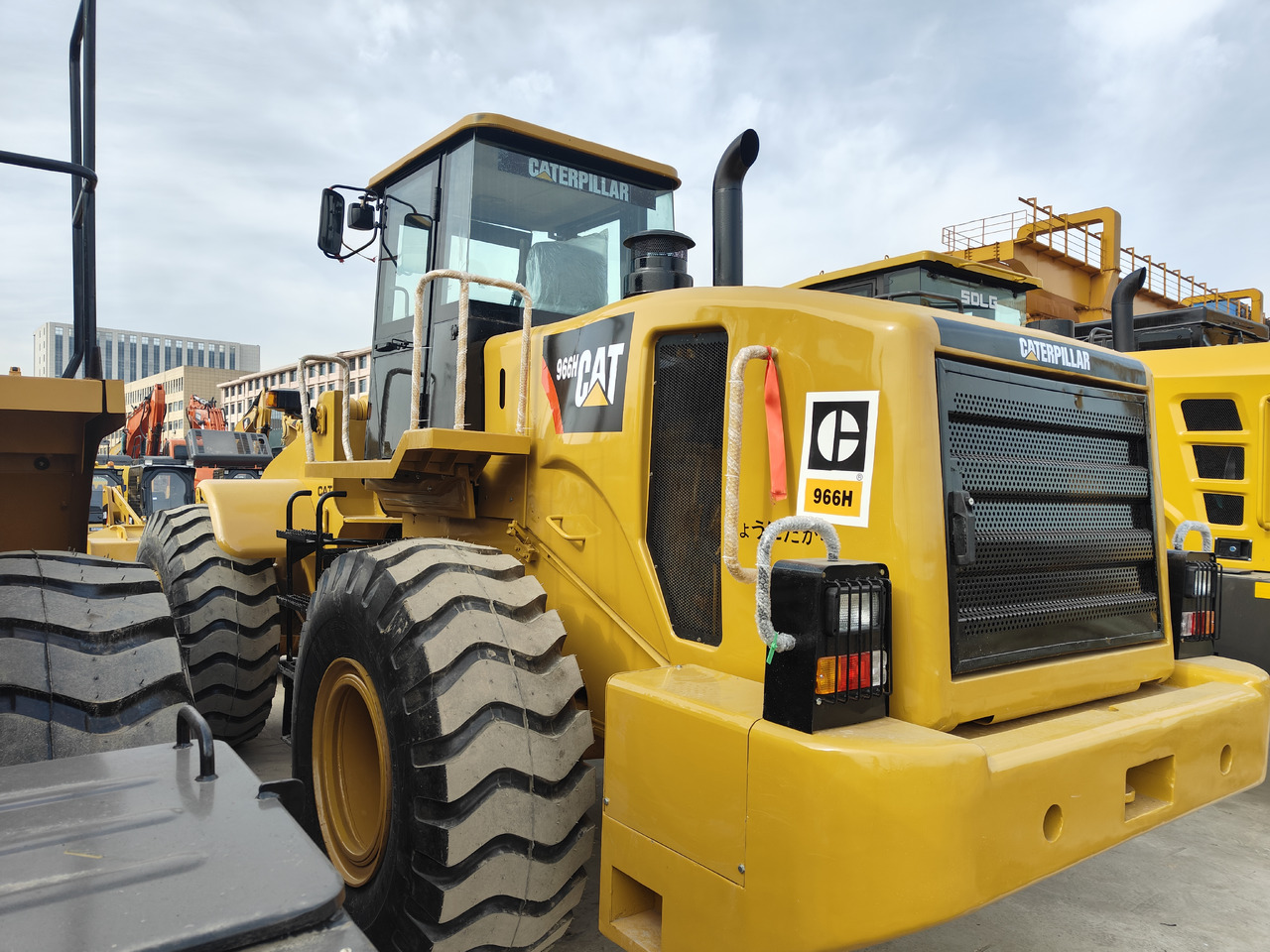 CATERPILLAR 966H - Chargeuse sur pneus: photos 2 CATERPILLAR 966H - Chargeuse sur pneus: photos 2