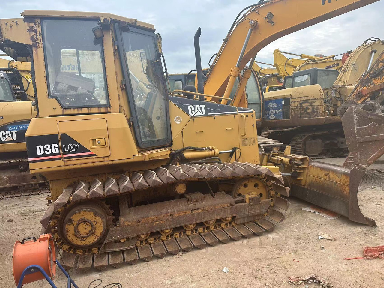 CATERPILLAR D3G - Bulldozer: photos 2 CATERPILLAR D3G - Bulldozer: photos 2