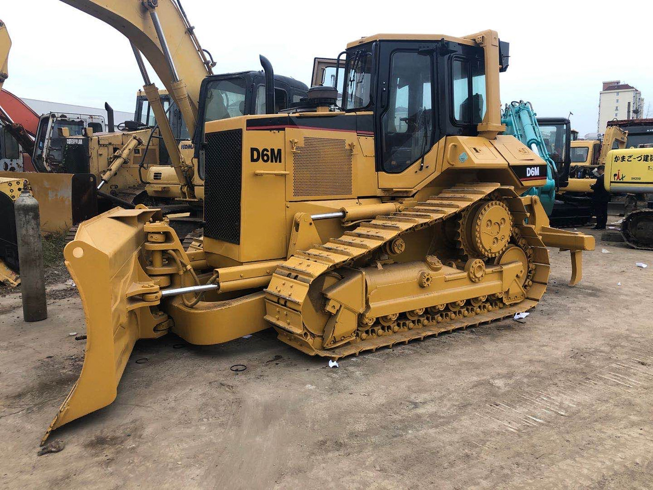 CATERPILLAR D6M - Bulldozer: photos 1 CATERPILLAR D6M - Bulldozer: photos 1