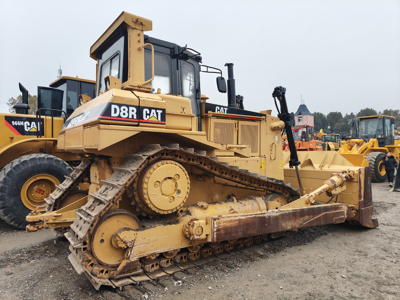 CATERPILLAR D8R - Bulldozer: photos 1 CATERPILLAR D8R - Bulldozer: photos 1