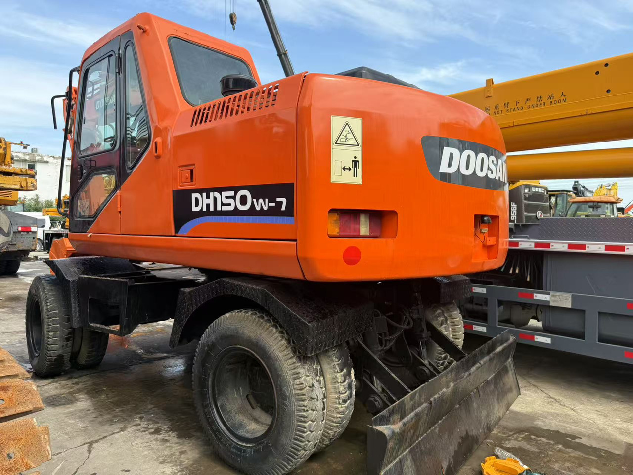 DOOSAN DH150W-7 - Pelle sur pneus: photos 3 DOOSAN DH150W-7 - Pelle sur pneus: photos 3