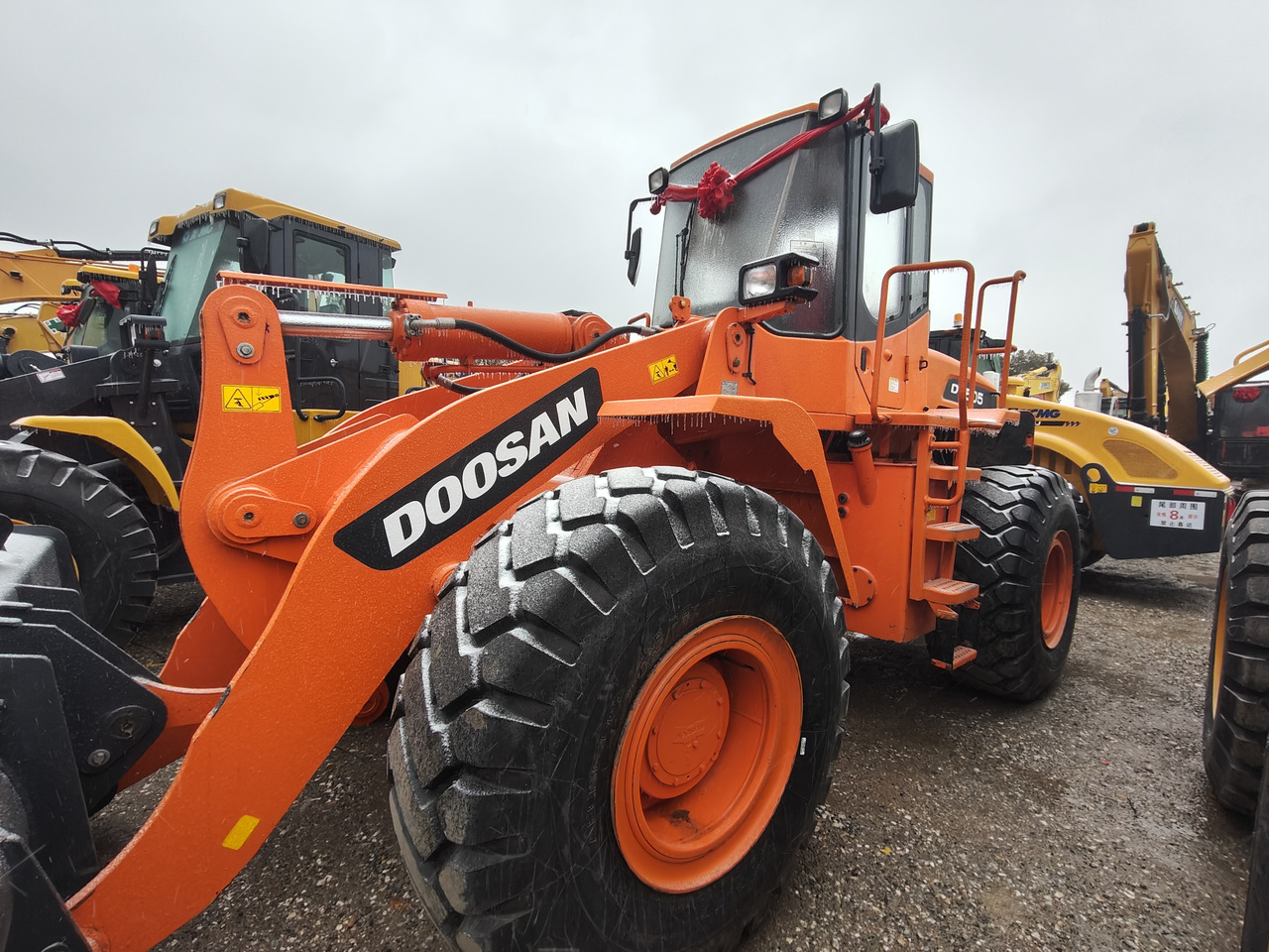 DOOSAN DL505 - Chargeuse sur pneus: photos 3 DOOSAN DL505 - Chargeuse sur pneus: photos 3