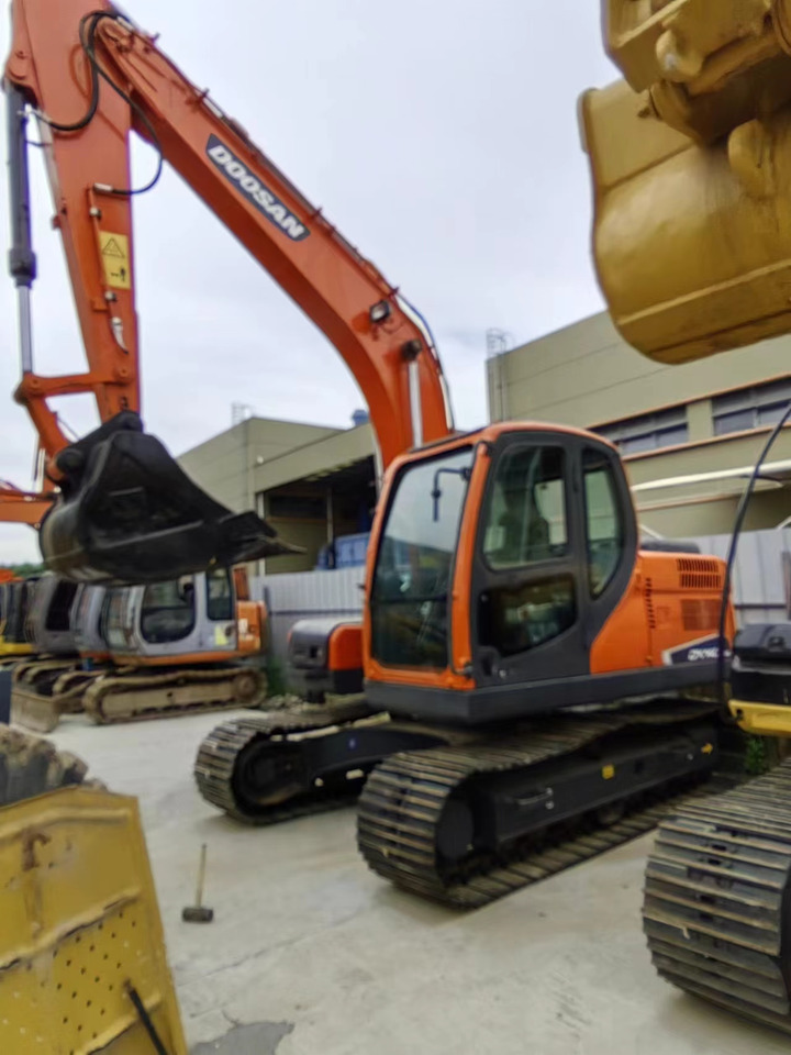 DOOSAN DX140-9C - Pelle sur chenille: photos 4 DOOSAN DX140-9C - Pelle sur chenille: photos 4