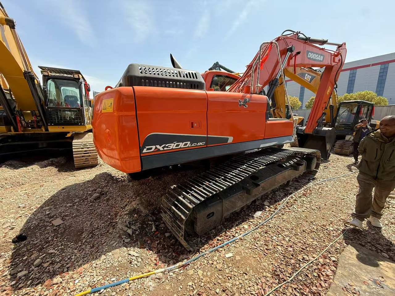 DOOSAN DX300LC-9C - Pelle sur chenille: photos 1 DOOSAN DX300LC-9C - Pelle sur chenille: photos 1