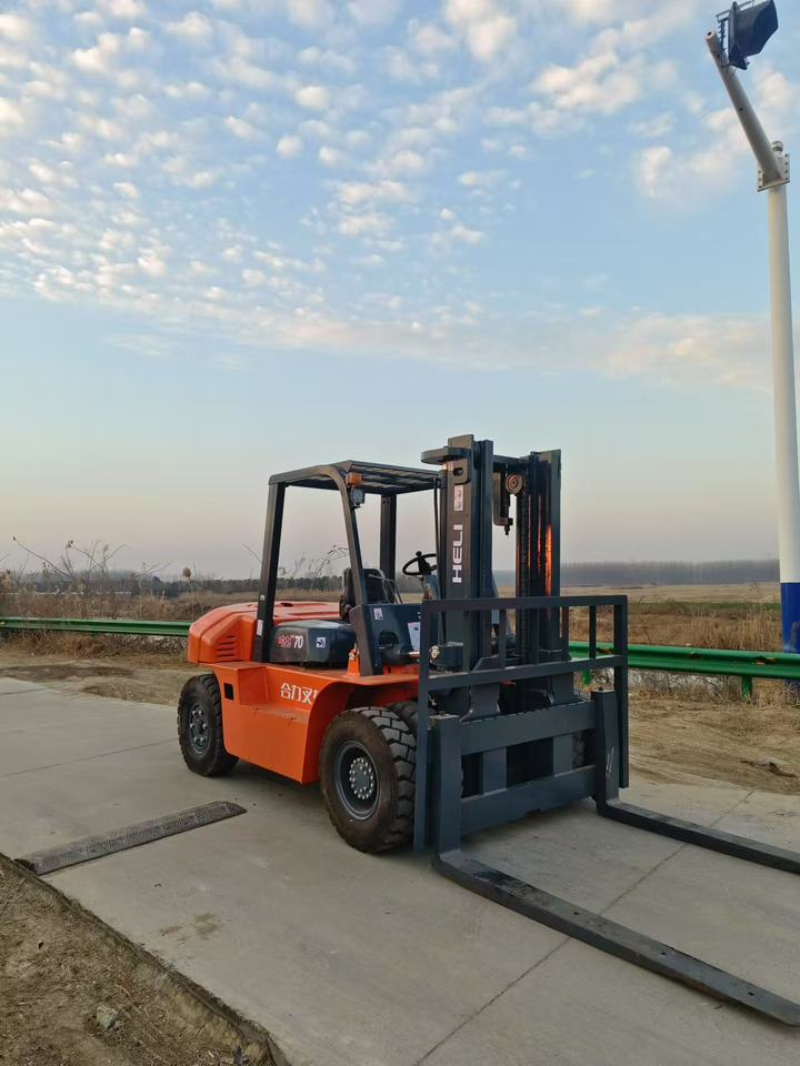 HELI 7-ton - Chariot élévateur diesel: photos 3 HELI 7-ton - Chariot élévateur diesel: photos 3