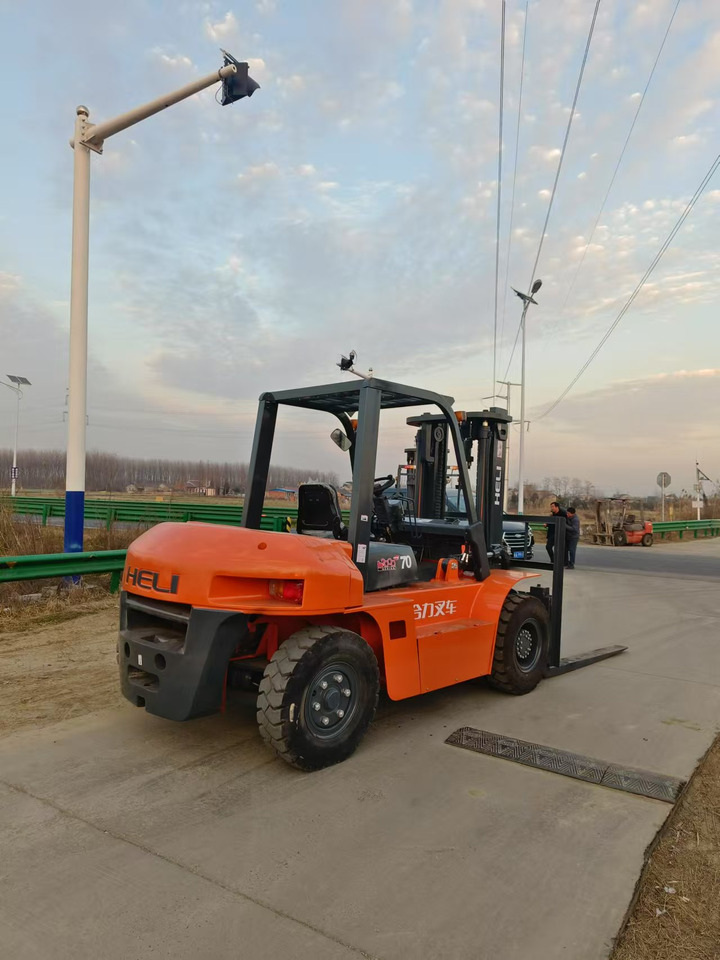HELI 7-ton - Chariot élévateur diesel: photos 2 HELI 7-ton - Chariot élévateur diesel: photos 2