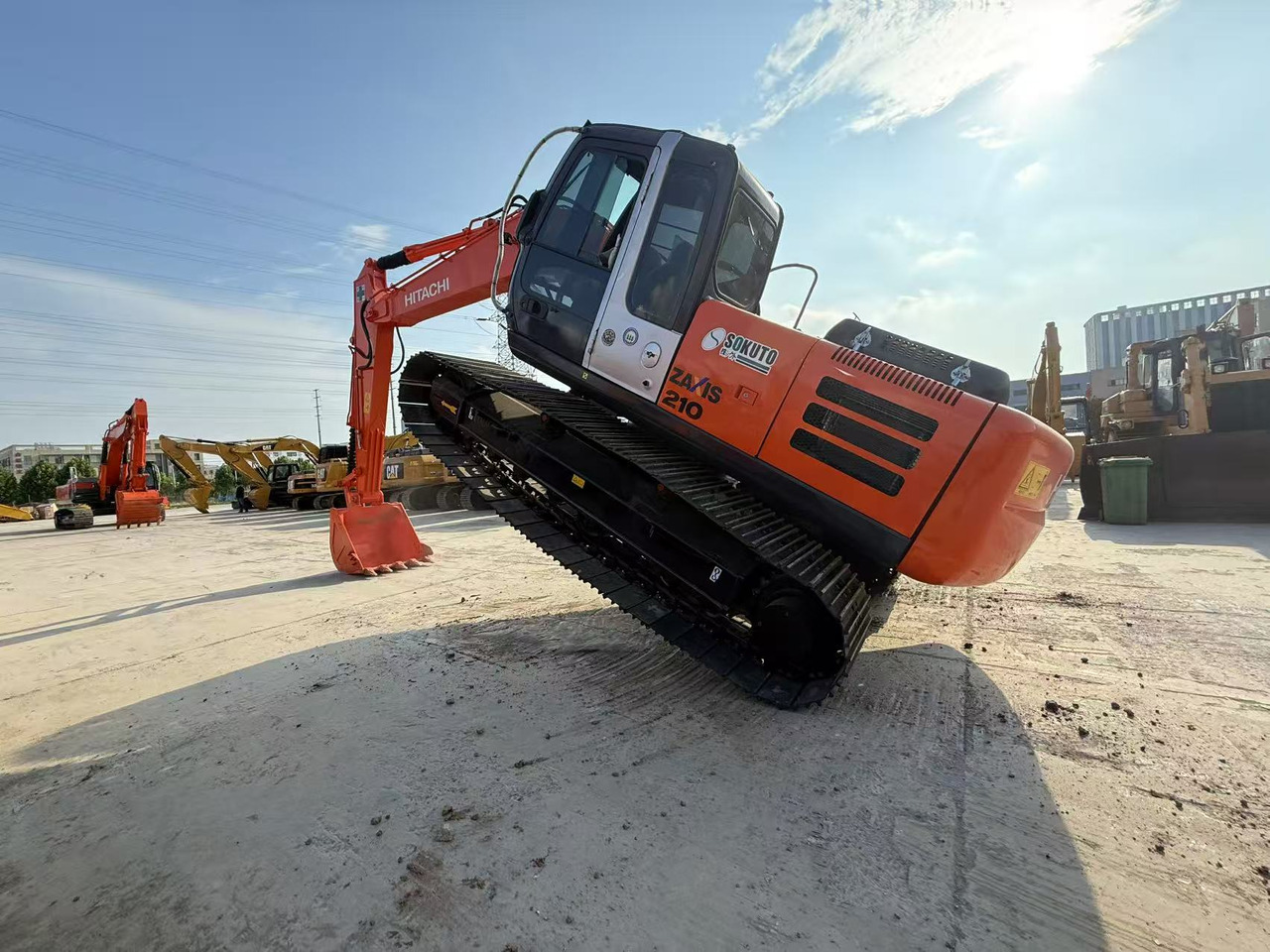 HITACHI ZX210-3G - Pelle sur chenille: photos 1 HITACHI ZX210-3G - Pelle sur chenille: photos 1