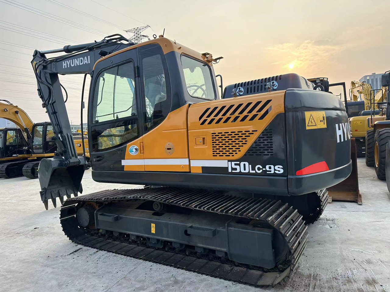 HYUNDAI R150LC-9S - Pelle sur chenille: photos 1 HYUNDAI R150LC-9S - Pelle sur chenille: photos 1
