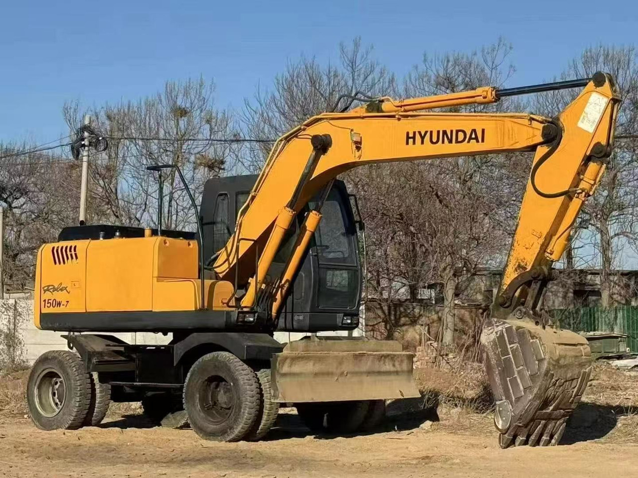 HYUNDAI R150W-7 - Pelle sur pneus: photos 4 HYUNDAI R150W-7 - Pelle sur pneus: photos 4