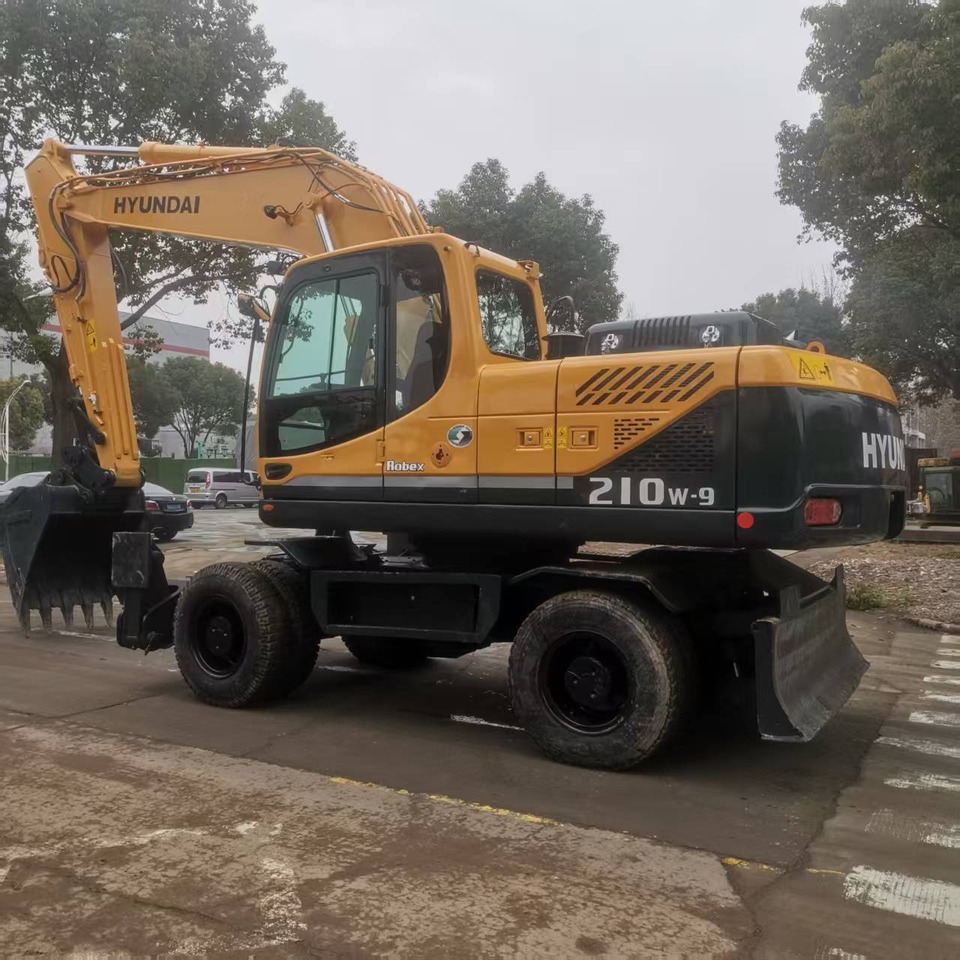 HYUNDAI R210W-9 - Pelle sur pneus: photos 1 HYUNDAI R210W-9 - Pelle sur pneus: photos 1