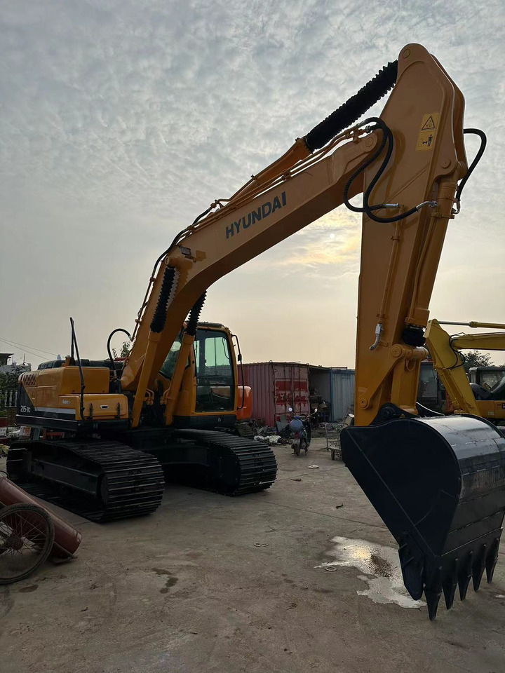 HYUNDAI R215-9C - Pelle sur chenille: photos 4 HYUNDAI R215-9C - Pelle sur chenille: photos 4
