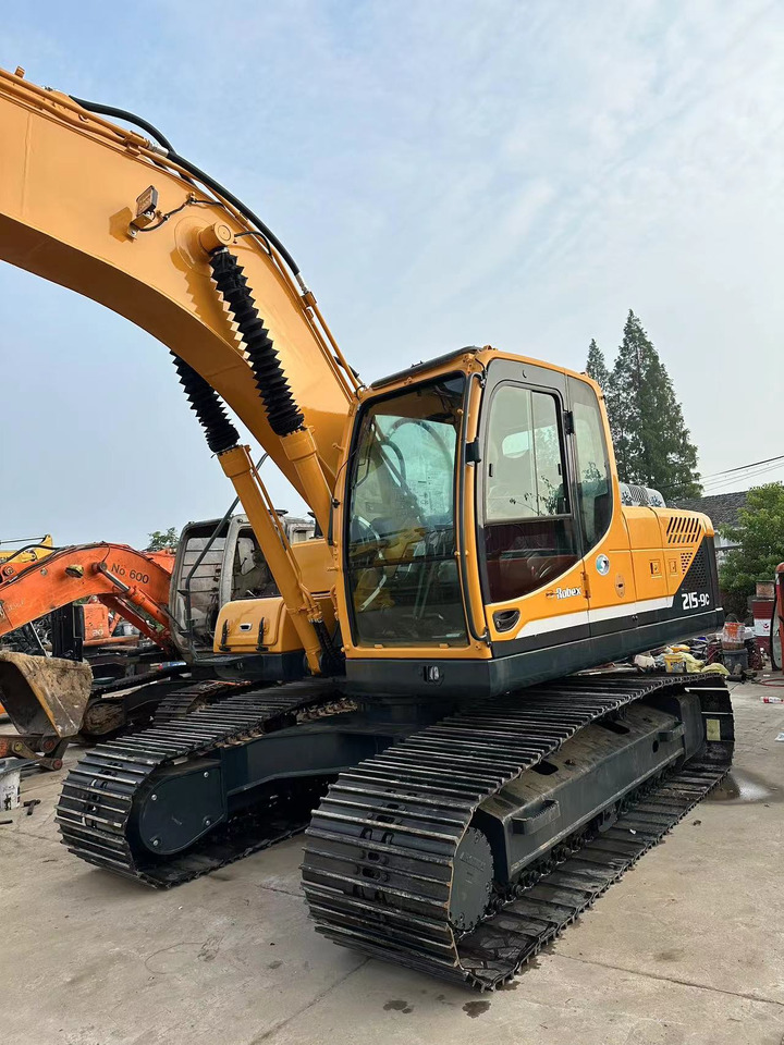 HYUNDAI R215-9C - Pelle sur chenille: photos 3 HYUNDAI R215-9C - Pelle sur chenille: photos 3