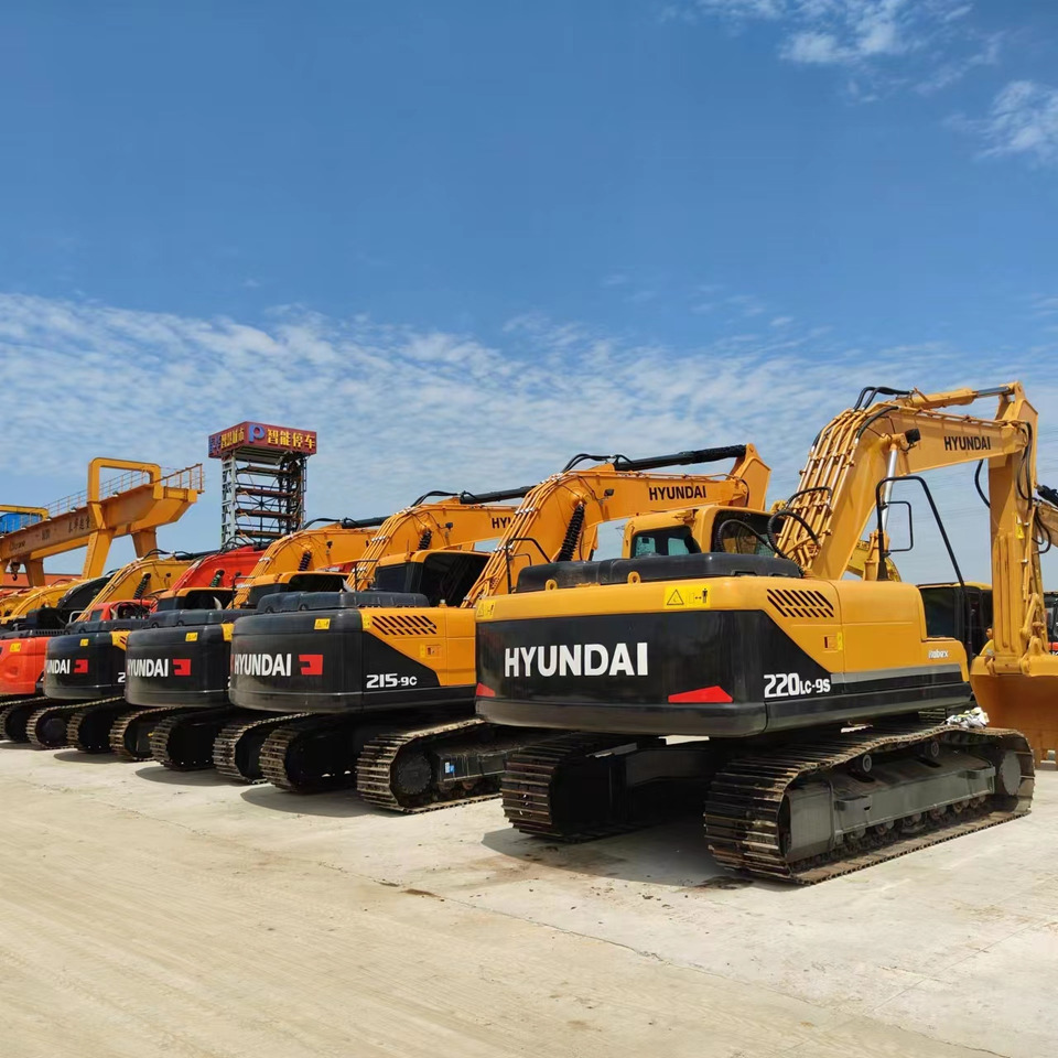 HYUNDAI R215-9T - Pelle sur chenille: photos 2 HYUNDAI R215-9T - Pelle sur chenille: photos 2