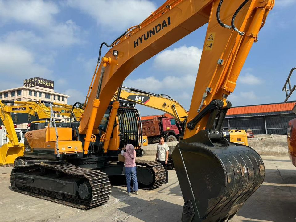 HYUNDAI R305LC-9T - Pelle sur chenille: photos 1 HYUNDAI R305LC-9T - Pelle sur chenille: photos 1