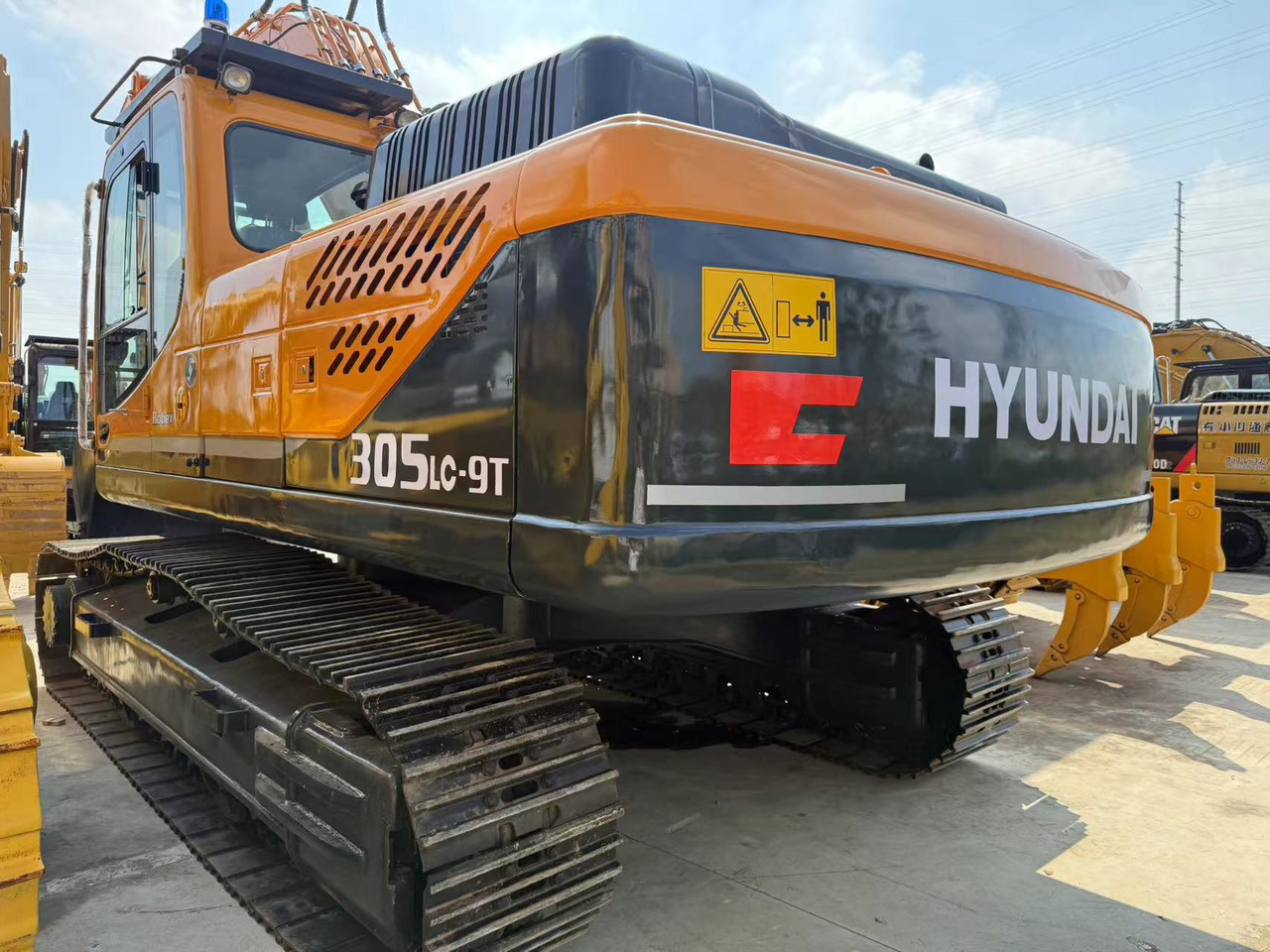 HYUNDAI R305LC-9T - Pelle sur chenille: photos 3 HYUNDAI R305LC-9T - Pelle sur chenille: photos 3