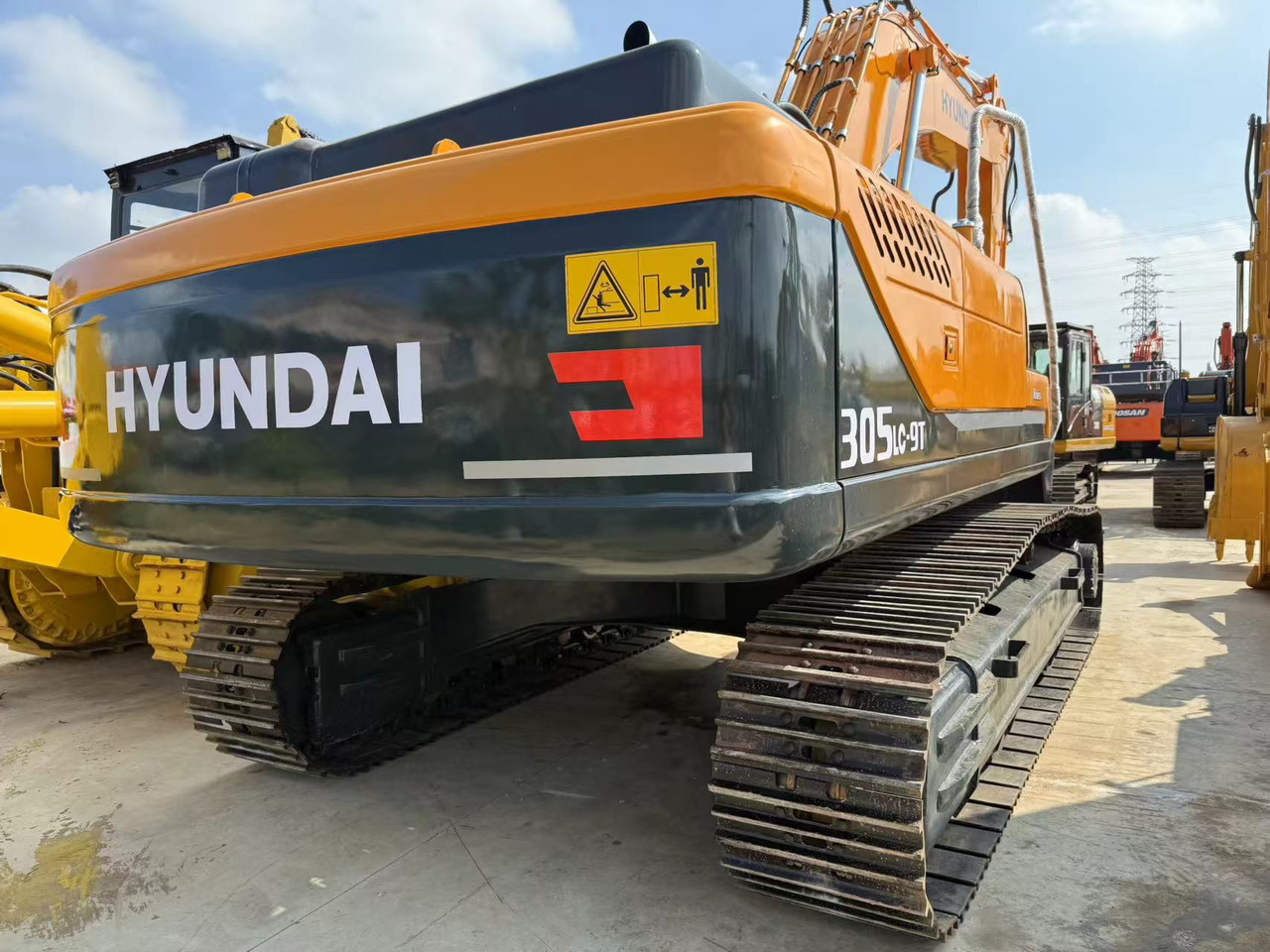 HYUNDAI R305LC-9T - Pelle sur chenille: photos 4 HYUNDAI R305LC-9T - Pelle sur chenille: photos 4