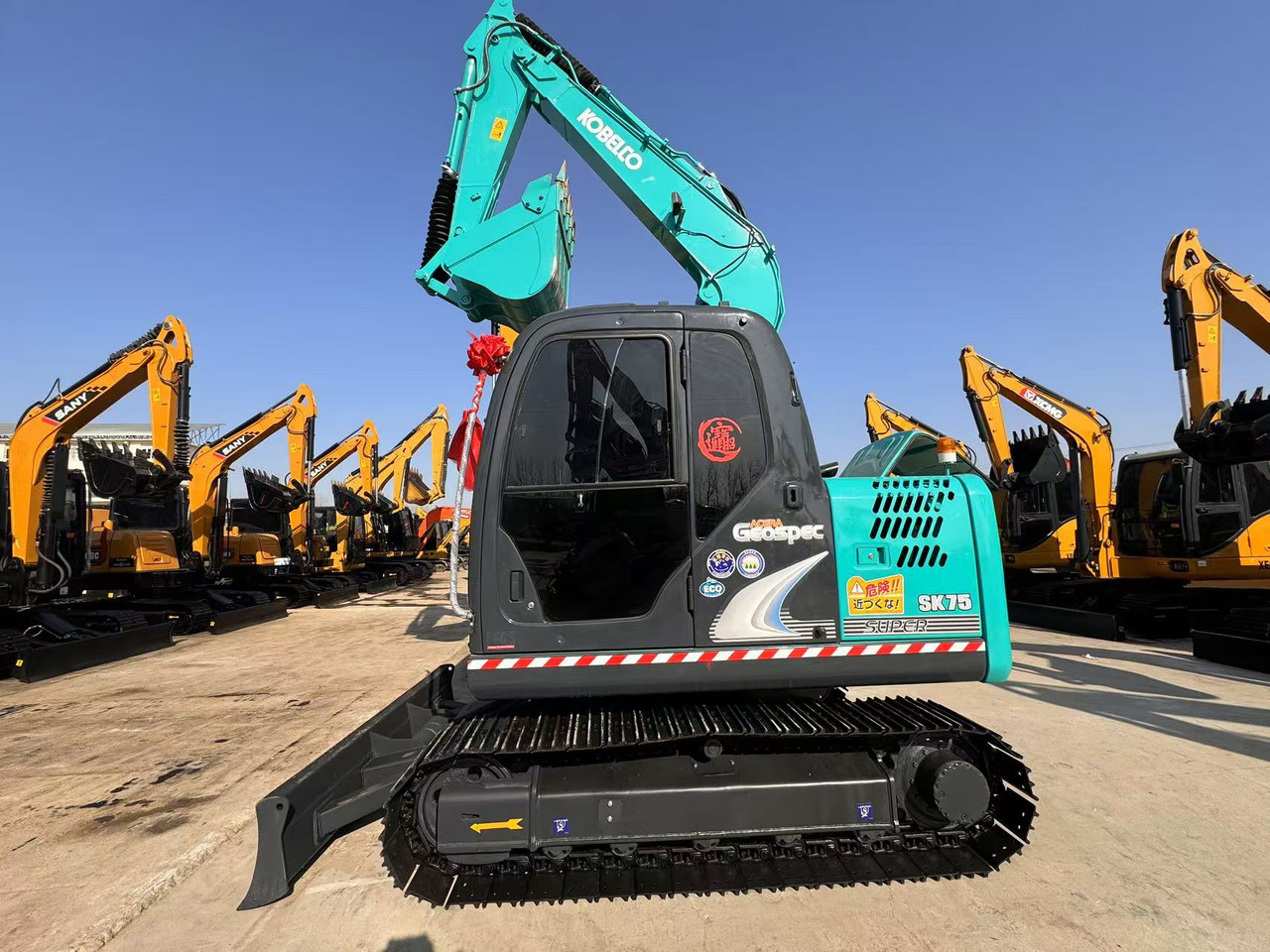 KOBELCO SK75 - Mini pelle: photos 1 KOBELCO SK75 - Mini pelle: photos 1
