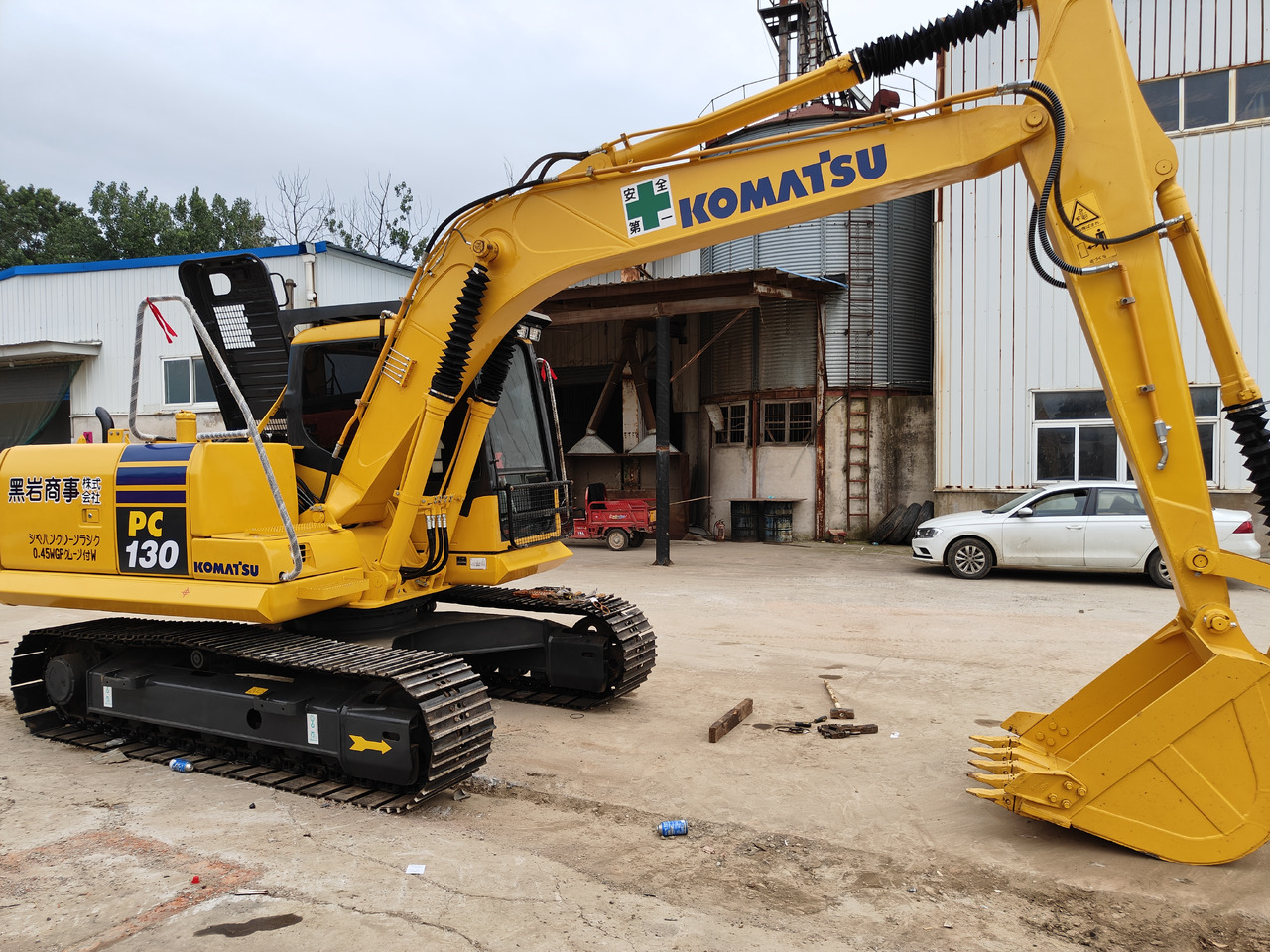 KOMATSU PC130-7 - Pelle sur chenille: photos 1 KOMATSU PC130-7 - Pelle sur chenille: photos 1