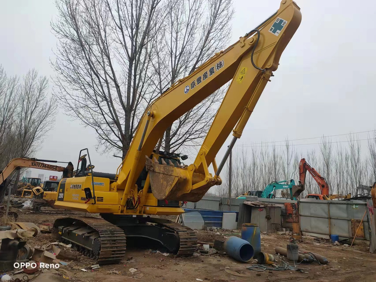 KOMATSU PC200-8 - Pelle sur pneus: photos 3 KOMATSU PC200-8 - Pelle sur pneus: photos 3