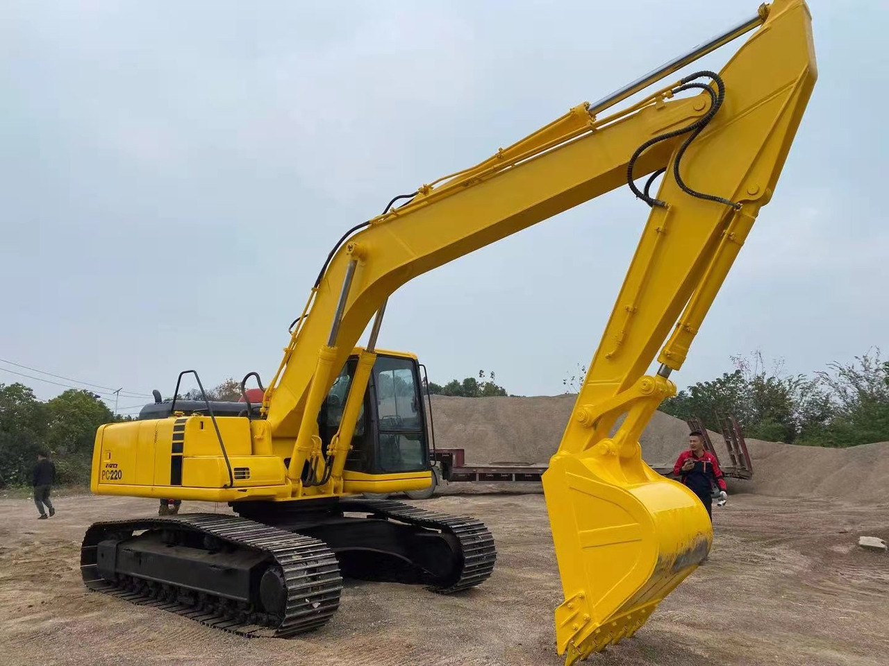 KOMATSU PC220-6 - Pelle sur chenille: photos 4 KOMATSU PC220-6 - Pelle sur chenille: photos 4
