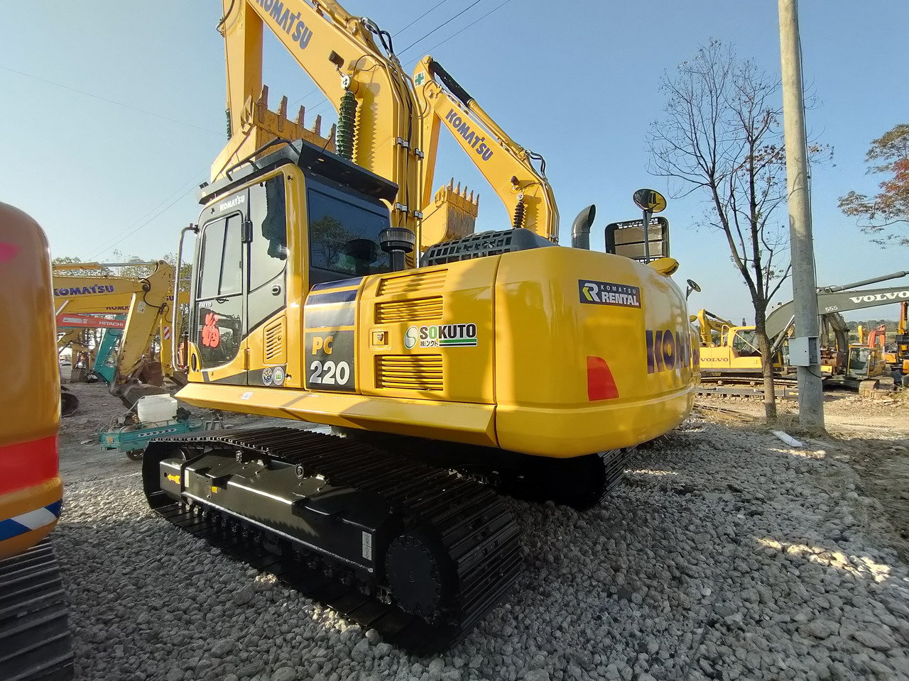 KOMATSU PC220-8 - Pelle sur chenille: photos 4 KOMATSU PC220-8 - Pelle sur chenille: photos 4