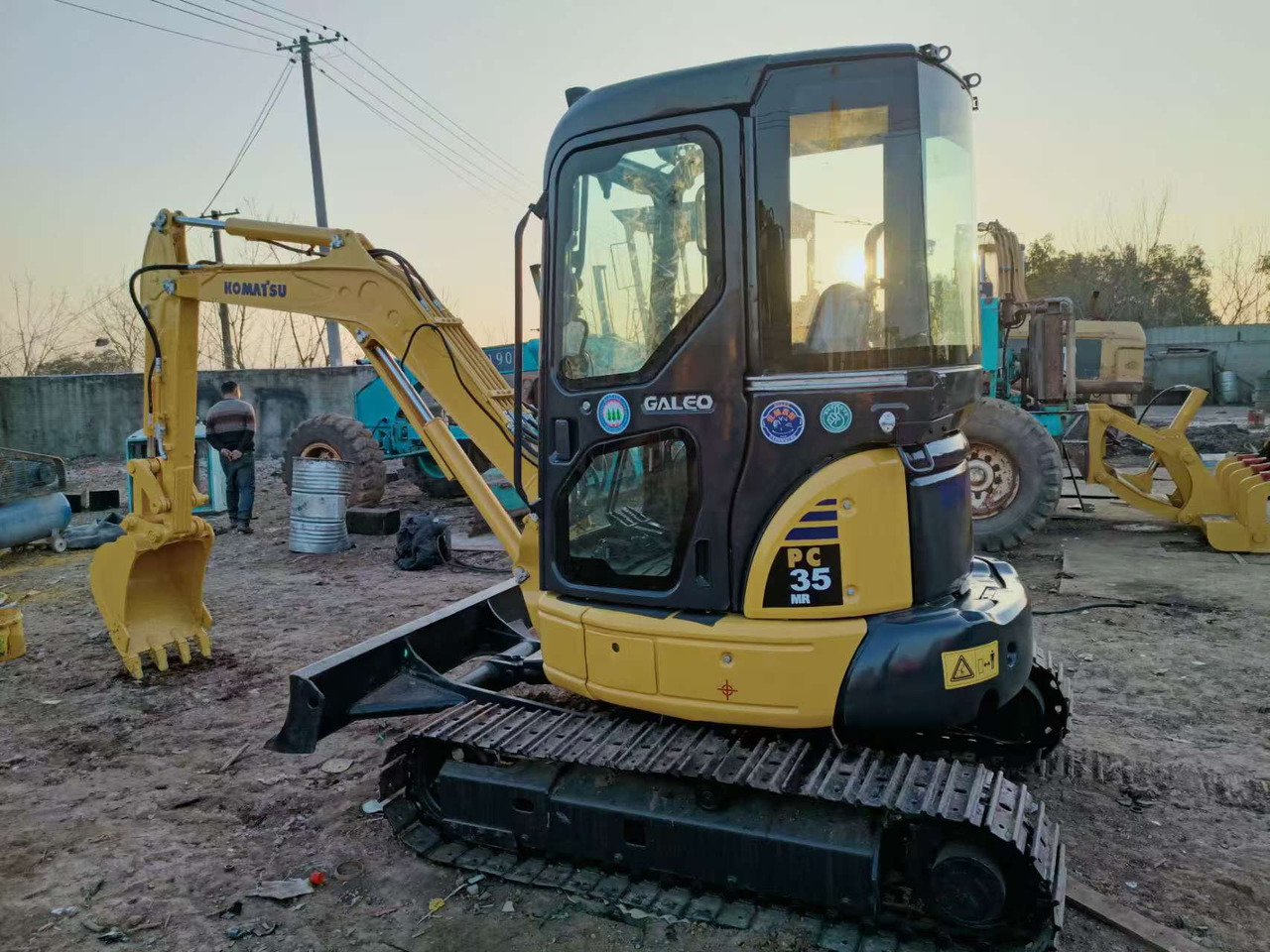 KOMATSU PC35 - Mini pelle: photos 1 KOMATSU PC35 - Mini pelle: photos 1