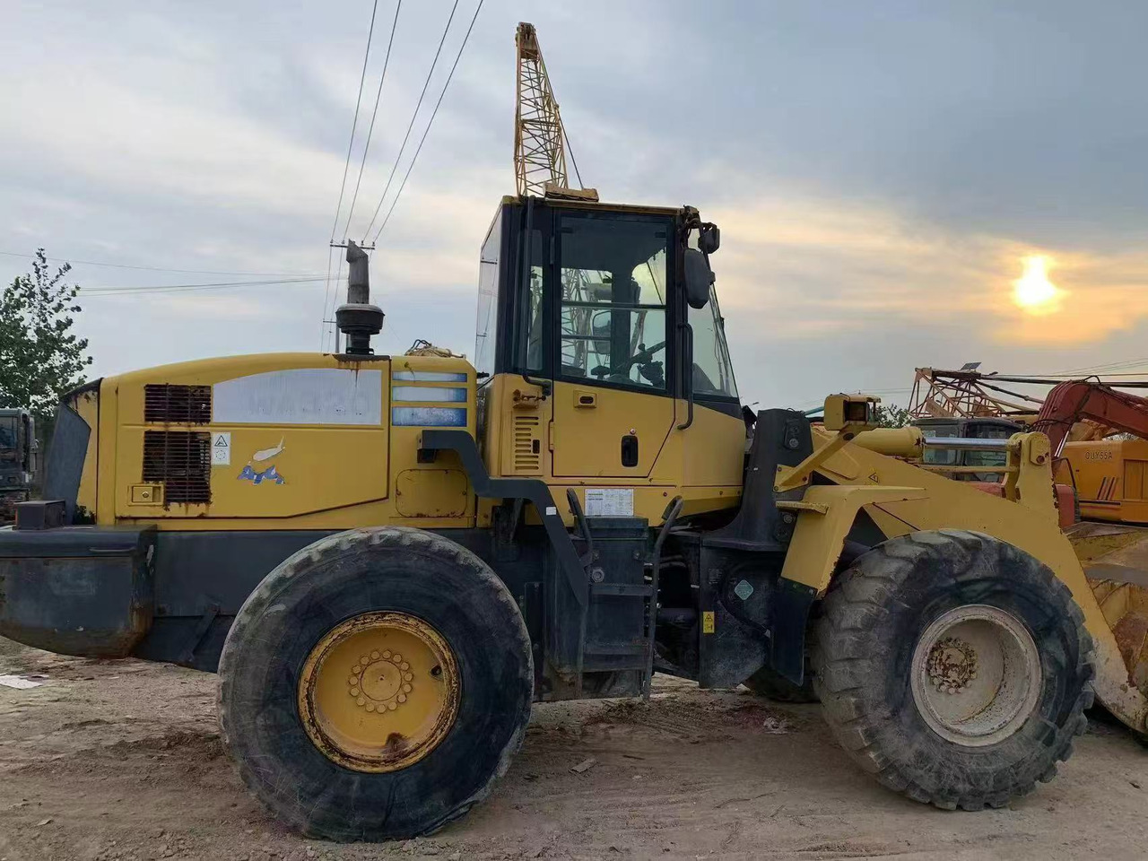 KOMATSU WA320-5 - Chargeuse sur pneus: photos 2 KOMATSU WA320-5 - Chargeuse sur pneus: photos 2
