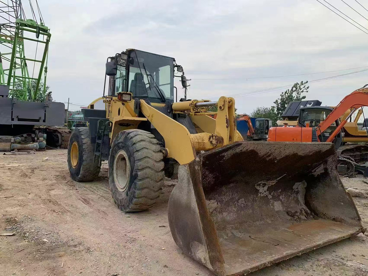 KOMATSU WA320-5 - Chargeuse sur pneus: photos 3 KOMATSU WA320-5 - Chargeuse sur pneus: photos 3