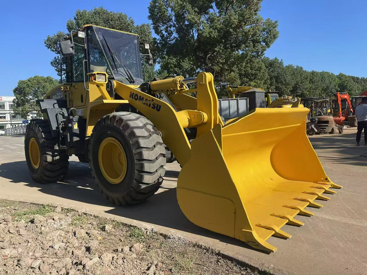 KOMATSU WA320-5 - Chargeuse sur pneus: photos 2 KOMATSU WA320-5 - Chargeuse sur pneus: photos 2