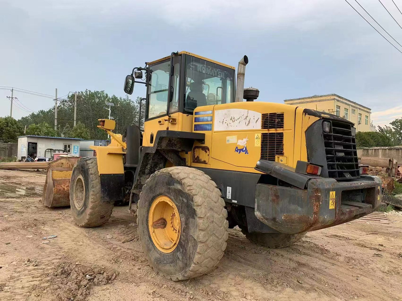 KOMATSU WA320-5 - Chargeuse sur pneus: photos 1 KOMATSU WA320-5 - Chargeuse sur pneus: photos 1