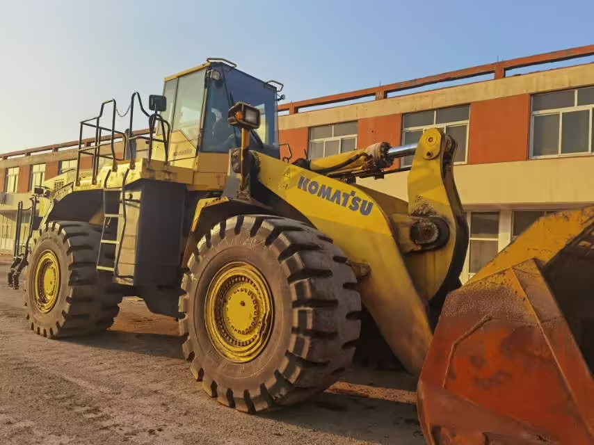 KOMATSU WA600-6 - Chargeuse sur pneus: photos 3 KOMATSU WA600-6 - Chargeuse sur pneus: photos 3