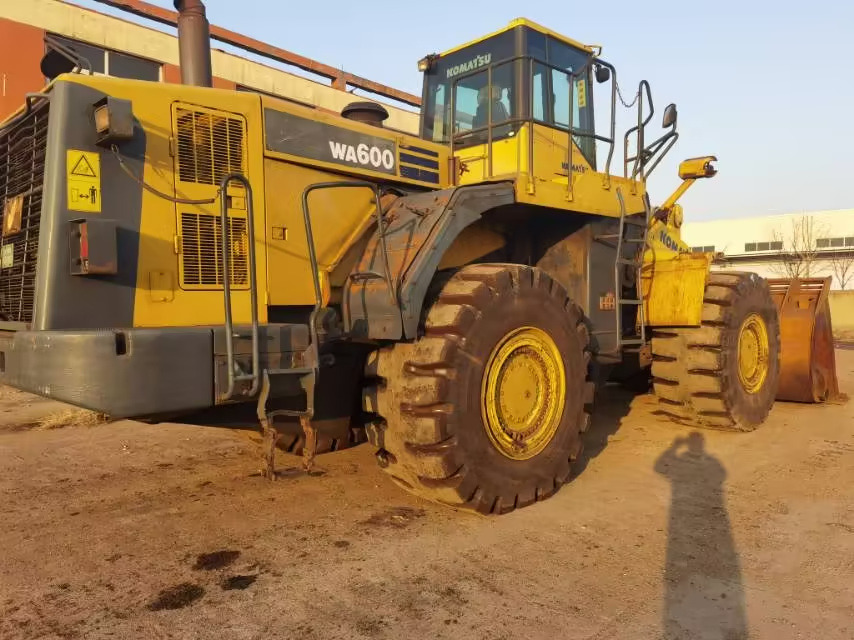 KOMATSU WA600-6 - Chargeuse sur pneus: photos 4 KOMATSU WA600-6 - Chargeuse sur pneus: photos 4