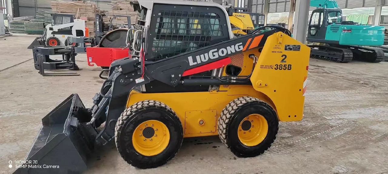 Liugong CLG385B - Mini chargeuse: photos 1 Liugong CLG385B - Mini chargeuse: photos 1