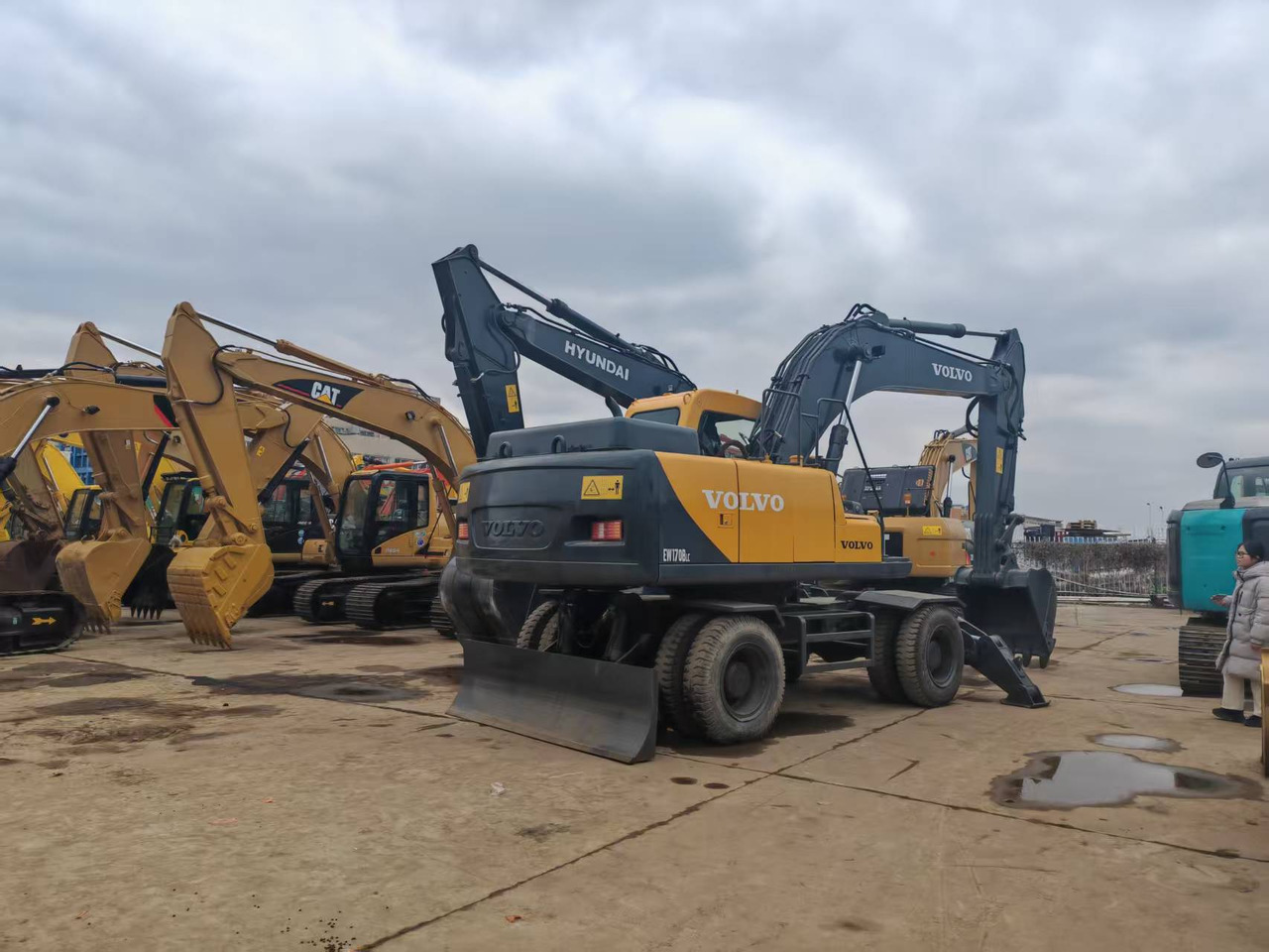 VOLVO EW170BLC - Pelle sur pneus: photos 3 VOLVO EW170BLC - Pelle sur pneus: photos 3