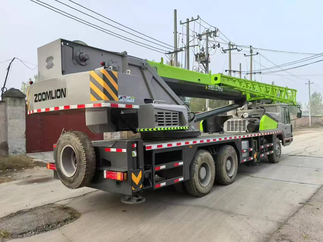 ZOOMLION ZTC250 - Grue mobile: photos 3 ZOOMLION ZTC250 - Grue mobile: photos 3