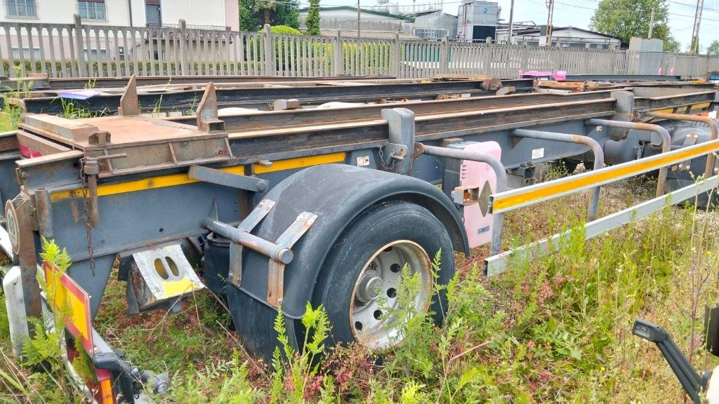 CARDI RIMORCHIO CARDI SCARRABILE PNEUMATICO - Remorque ampliroll/ Multibenne: photos 3 CARDI RIMORCHIO CARDI SCARRABILE PNEUMATICO - Remorque ampliroll/ Multibenne: photos 3