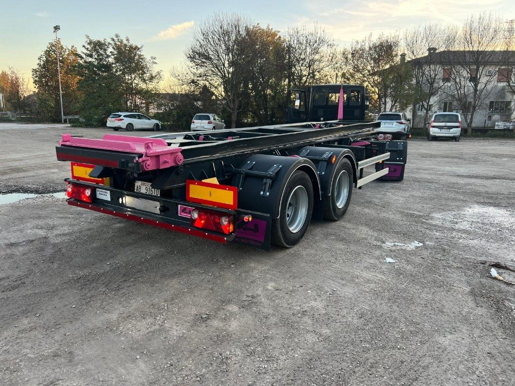 CARDI RIMORCHIO CARDI SCARRABILE RIBALTABILE - Remorque ampliroll/ Multibenne: photos 1 CARDI RIMORCHIO CARDI SCARRABILE RIBALTABILE - Remorque ampliroll/ Multibenne: photos 1