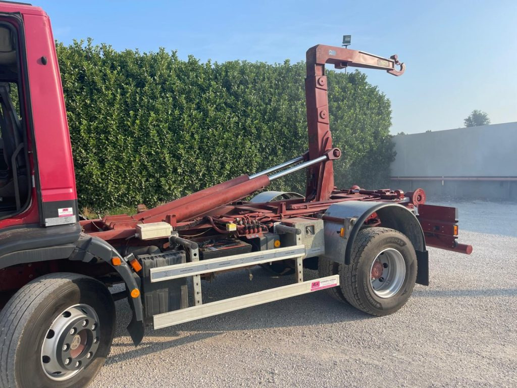 FIAT IVECO EUROCARGO 150E23 - Camion ampliroll: photos 4 FIAT IVECO EUROCARGO 150E23 - Camion ampliroll: photos 4