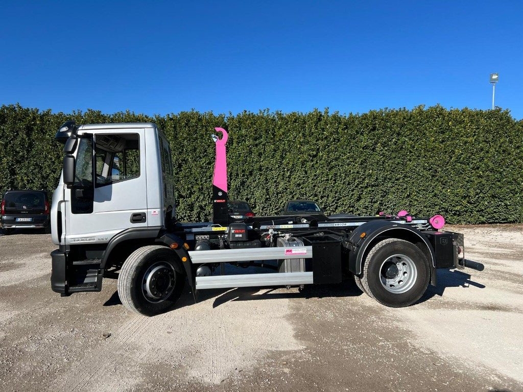 IVECO EUROCARGO 180EL28 SCARRABILE - Camion ampliroll: photos 3 IVECO EUROCARGO 180EL28 SCARRABILE - Camion ampliroll: photos 3