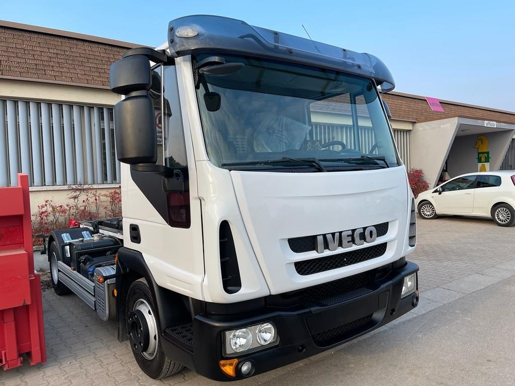 IVECO EUROCARGO 80 E18 CON IMPIANTO SCARRABILE NUO - Camion ampliroll: photos 2 IVECO EUROCARGO 80 E18 CON IMPIANTO SCARRABILE NUO - Camion ampliroll: photos 2