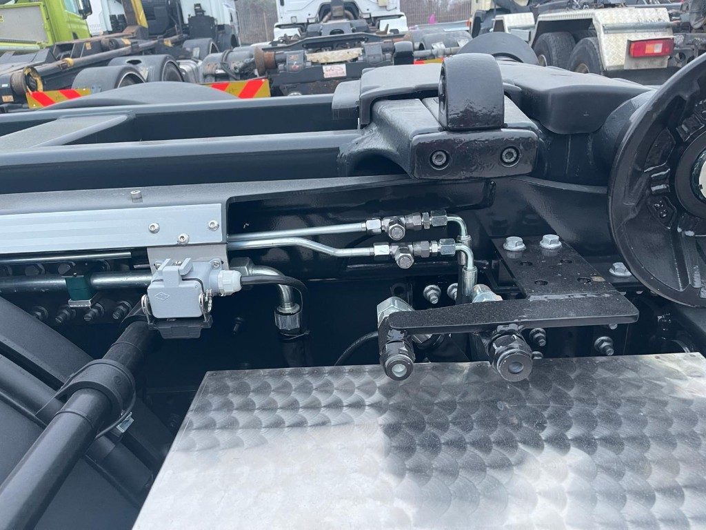 IVECO X-WAY AD350X480YPS SCARRABILE NUOVO - Camion ampliroll: photos 5 IVECO X-WAY AD350X480YPS SCARRABILE NUOVO - Camion ampliroll: photos 5