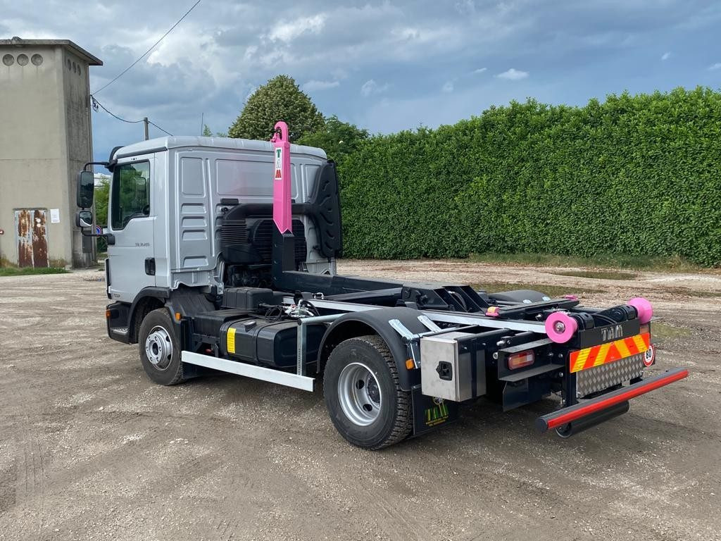 MAN TGM 12.220 - Camion ampliroll: photos 3 MAN TGM 12.220 - Camion ampliroll: photos 3