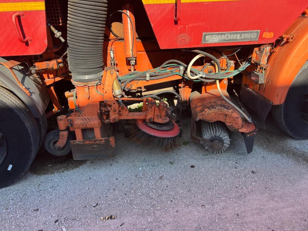 MERCEDES-BENZ MERCEDES AUTOSPAZZATRICE USATA - Balayeuse de voirie: photos 5 MERCEDES-BENZ MERCEDES AUTOSPAZZATRICE USATA - Balayeuse de voirie: photos 5