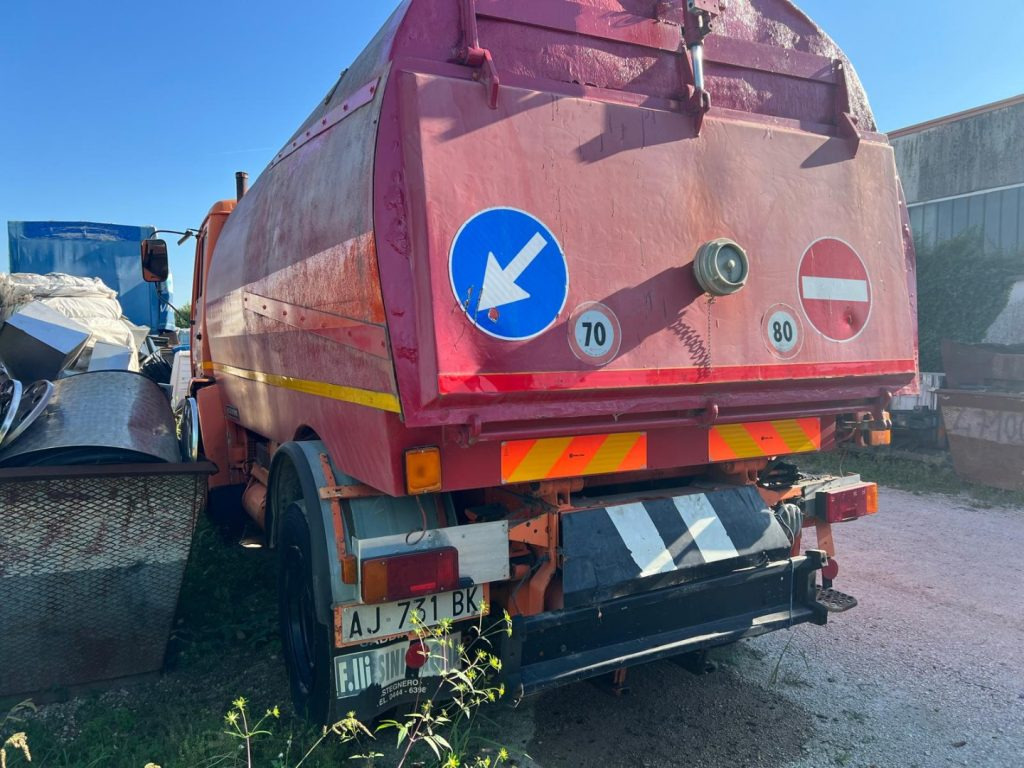 MERCEDES-BENZ MERCEDES AUTOSPAZZATRICE USATA - Balayeuse de voirie: photos 4 MERCEDES-BENZ MERCEDES AUTOSPAZZATRICE USATA - Balayeuse de voirie: photos 4