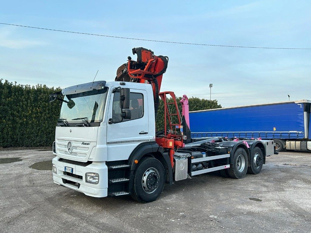 MERCEDES-BENZ MERCEDES AXOR 2533 SCARRABILE CON GRU E POLIPO - Camion ampliroll: photos 2 MERCEDES-BENZ MERCEDES AXOR 2533 SCARRABILE CON GRU E POLIPO - Camion ampliroll: photos 2